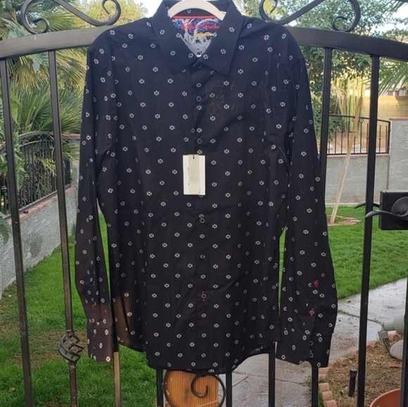 Robert Graham Exclusive Inland Empire Flip Cuff Shirt - Picture 4 of 6